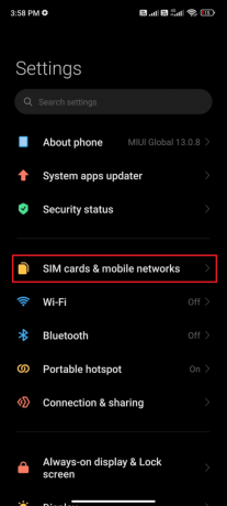 Tada bakstelėkite SIM kortelių mobiliųjų tinklų parinktį 