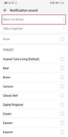 Bakstelėkite parinktį Muzika įrenginyje, kad galėtumėte naudoti pasirinktinį MP3 failą | Nustatykite tinkintą teksto pranešimų skambėjimo toną „Android“.