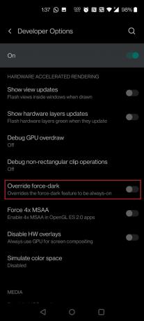Schakel de schakelaar voor Override force-dark in
