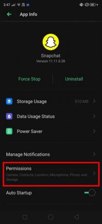 Bakstelėkite jį ir slinkite žemyn iki skilties Leidimai ir spustelėkite jį. | Kaip leisti prieigą prie fotoaparato „Snapchat“.