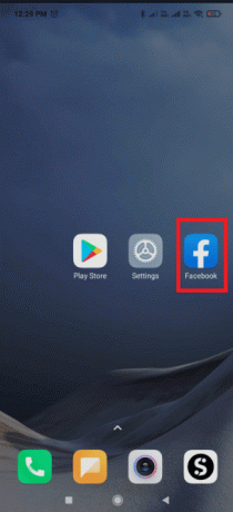 Abra o aplicativo do Facebook no seu telefone. Como limpar o cache no Facebook