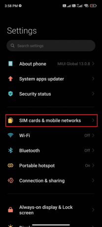 Ardından, SIM kartlar mobil ağlar seçeneğine dokunun 