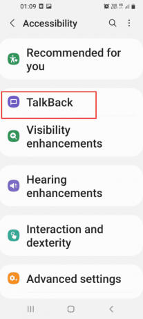 [TalkBack]タブをタップします
