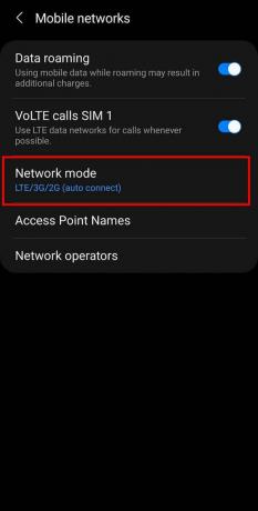 Wählen Sie die Option Mobile Netzwerke aus der angegebenen Liste und tippen Sie dann auf die Option Netzwerkmodus.