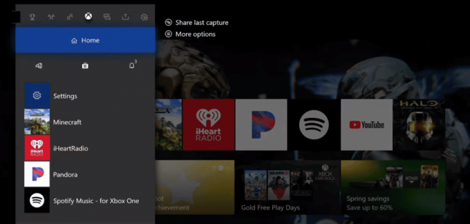 Naciśnij przycisk Xbox na kontrolerze Xbox, aby otworzyć menu główne