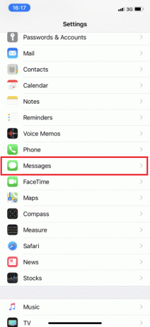 Accesați Setări pe iPhone, apoi derulați în jos și atingeți Mesaje