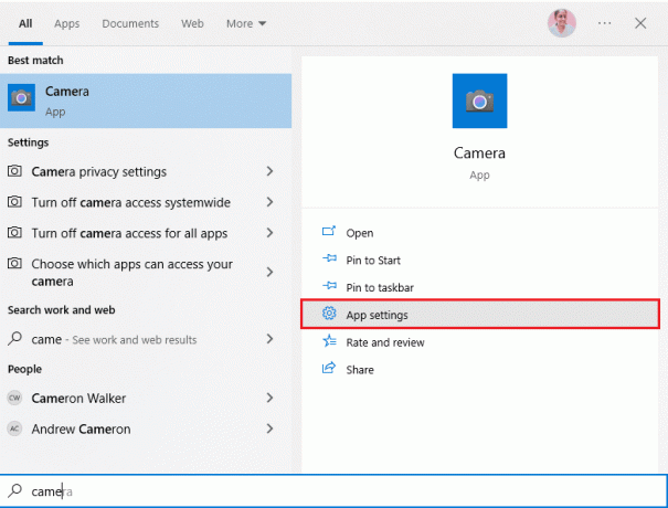 Digite Câmera no menu de pesquisa e clique em Configurações do aplicativo 