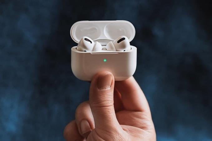 Lad dekselet for å lade AirPods