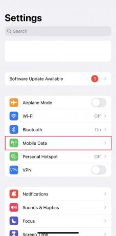 Потім натисніть Мобільні дані. 