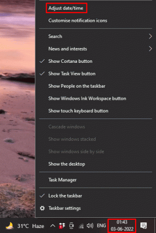 Dešiniuoju pelės mygtuku spustelėkite parinktį Laikas ir laikrodis ir spustelėkite Koreguoti datą ir laiką