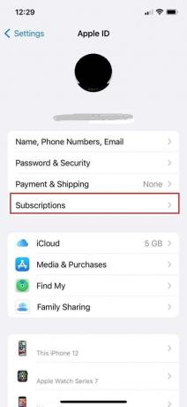 trykk på abonnement i iPhone apple id-innstilling