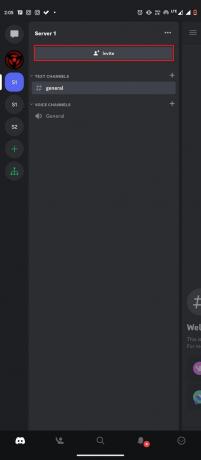 Velg serveren din, og trykk deretter på Inviter. 