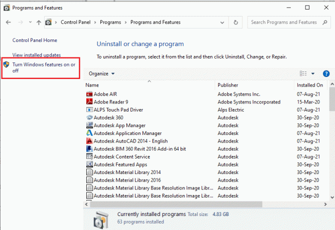 Faceți clic pe opțiunea Activați sau dezactivați funcțiile Windows. Remediați eroarea de implementare a MOM în Windows 10