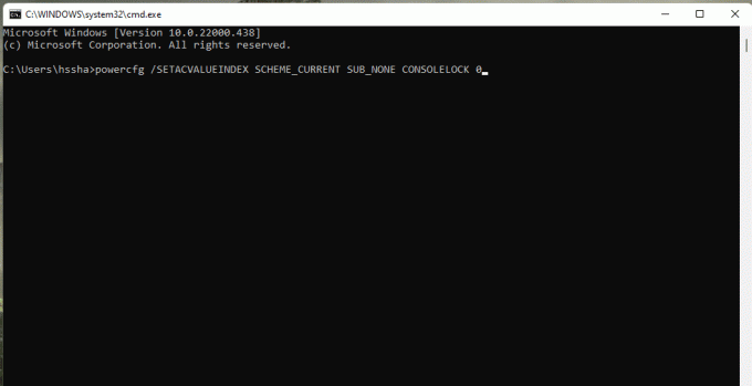 หลังจากนี้ให้ป้อนคำสั่ง powercfg SETACVALUEINDEX SCHEME_CURRENT SUB_NONE CONSOLELOCK 0 เพิ่มเติม แล้วกด Enter เพื่อดำเนินการ