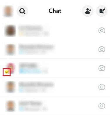 observe se um emoji apareceu ao lado da miniatura do Bitmoji na lista de bate-papo | Como saber se alguém tem Snapchat Plus