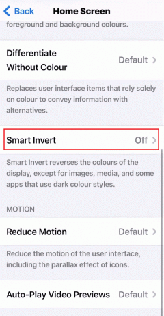 Přejeďte dolů a klepněte na možnost Smart Invert - On | Jak změnit barvu baterie na iPhone