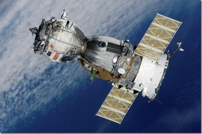 Satelliitti Sojuz-avaruusalus avaruusasema 41006 peukalo