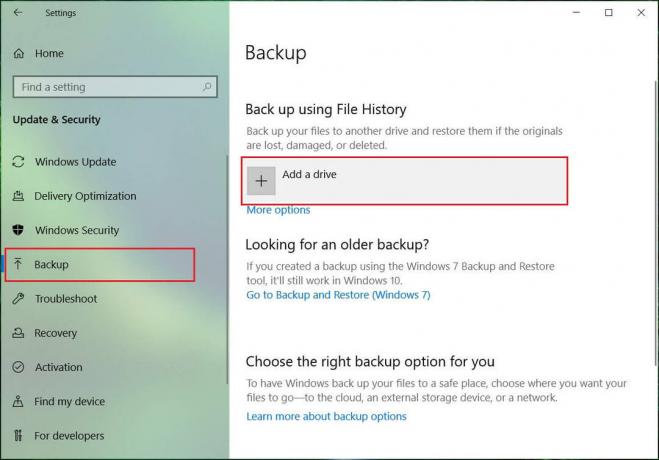 En Copia de seguridad usando el historial de archivos, haga clic para Agregar una unidad | Reparar la advertencia de reconectar su unidad en Windows 10