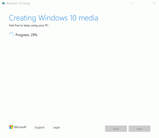 Medya oluşturma aracı, Windows 10 kurulumunu otomatik olarak oluşturmaya başlayacaktır.