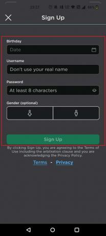 أدخل تاريخ ميلادك واسم المستخدم وكلمة المرور والجنس. اضغط على تسجيل