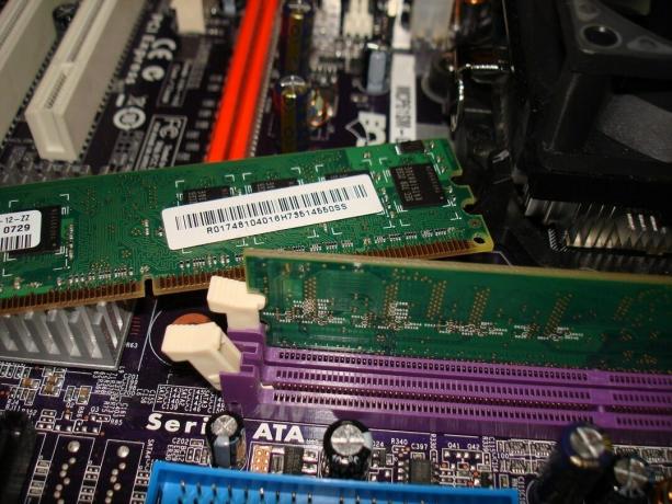 זיכרון מעבד RAM. כיצד לתקן זמזום שמע ב-Windows 11