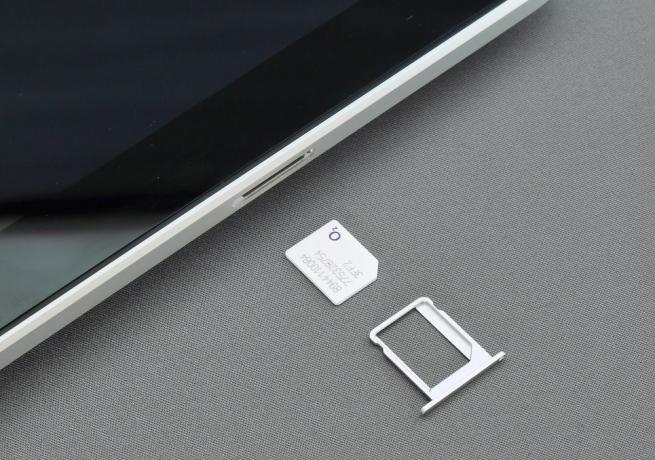 Jemne potiahnite zásobník smerom von | Ako odstrániť SIM kartu z Google Pixel 3