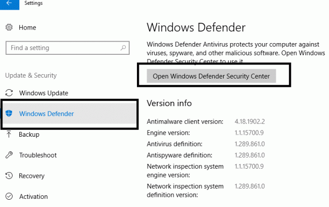 Kairiajame skydelyje turite spustelėti „Windows Defender“.