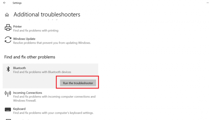 faceți clic pe Bluetooth și selectați Run the troubleshooter