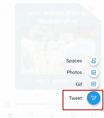 Koppintson a + ikonra, és válassza a Tweet lehetőséget a képernyőn megjelenő lehetőségek közül