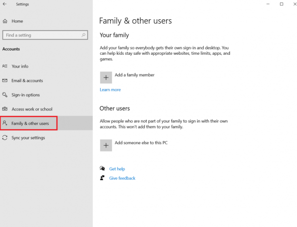 Selecteer de optie Familie en andere gebruikers. Fix Origin Overlay werkt niet in Windows 10
