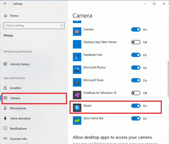 ritiniet uz leju ekrānā un ieslēdziet Skype lietotni sadaļā Izvēlieties, kuras Microsoft Store programmas var piekļūt jūsu kamerai 