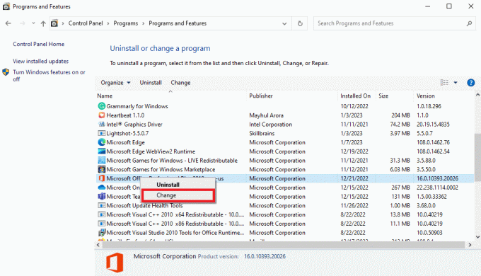 Localice el programa de Microsoft Office y luego haga clic en Cambiar. | ¿Cómo desinstalo y reinstalo Outlook?