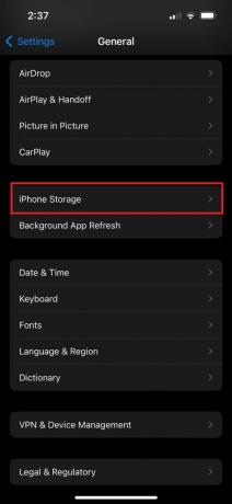 Tada eikite į „Bendra“ ir pasirinkite „iPhone Storage |“. Discord mobilusis mikrofonas neveikia su ausinėmis