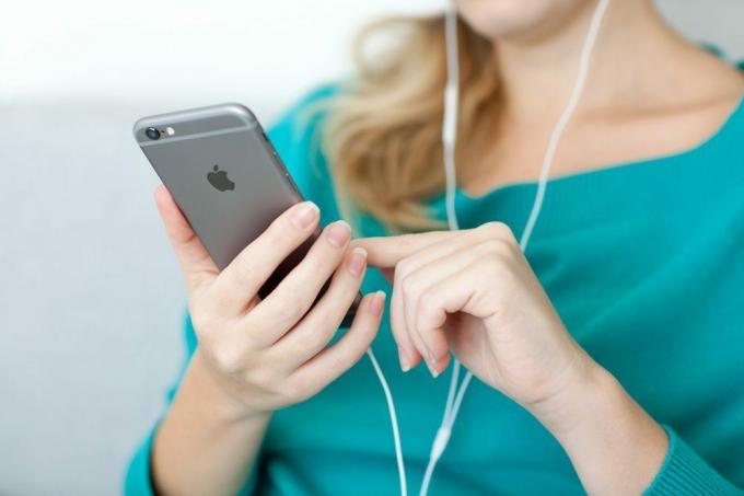 Écouteurs de musique de stockage pour iPhone 6 Shutterstock