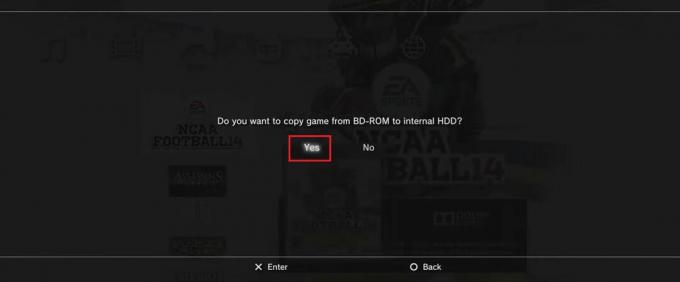 Tryck på X-knappen på handkontrollen och välj alternativet Ja från popup-fönstret för att kopiera spelet till den interna hårddisken