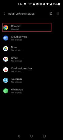 Ieškokite naršyklės, iš kurios norite įdiegti apk failą. Šiuo atveju pasirinkta Chrome. Bakstelėkite Chrome