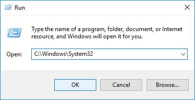 Eikite į „Windows System32“ aplanką