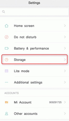 Otsige oma telefoni suvandi Sätted alt Storage ja puudutage sobivat valikut.