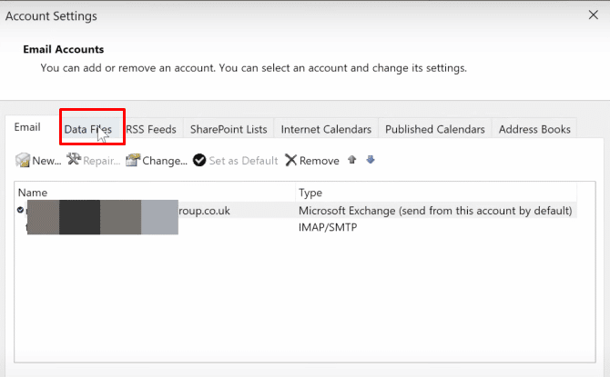  Kliknij opcję Pliki danych, aby przejść do zakładki Pliki danych. | Co to jest żółty trójkąt programu Outlook? | wykrzyknik na ikonie e-maila