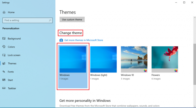 Från alternativet Ändra tema väljer du ett grundläggande Windows-tema