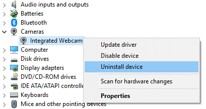 Klik kanan pada webcam Anda lalu pilih Uninstall device