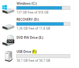 연결된 " USB 드라이브" 의 드라이브 문자는 " F" 이고 드라이브 " 복구" 는 " D" 입니다.