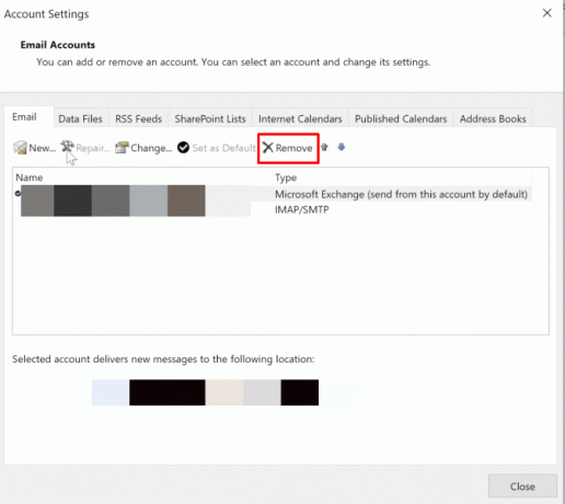 Tagad noņemiet cilni E-pasts, jums ir jāatlasa serveris, ar kuru vēlaties izveidot savienojumu ar programmu Outlook, un pēc tam noklikšķiniet uz opcijas Noņemt. 