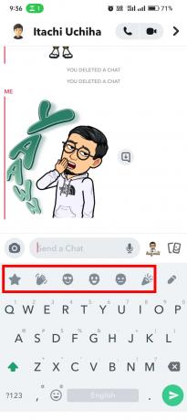 Snapchat 앱에서 친구의 채팅으로 이동하고 키보드의 이모티콘을 탭하여 다양한 유형의 Snapchat 스티커에 액세스하세요.