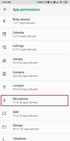 vyberte 'Mikrofon' pro přístup k oprávněním pro mikrofon | Oprava Nefunkční Asistent Google na Androidu