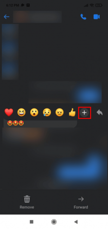 Tryk på +-ikonet for at åbne dit emoji-tastatur