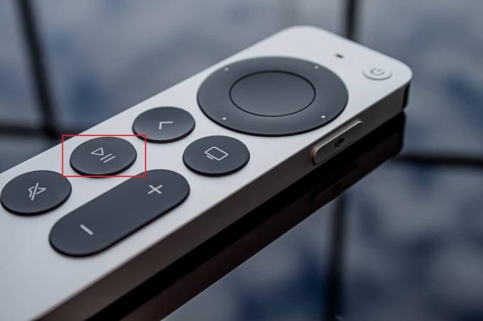 pulsante di riproduzione o pausa nel telecomando di Apple TV