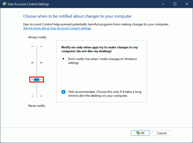 verplaats de schuifregelaar naar het op twee na hoogste niveau om Gebruikersaccountbeheer in te stellen om mij alleen op de hoogte te stellen wanneer apps en gebruikers wijzigingen proberen aan te brengen op mijn computer met de instelling Mijn bureaublad niet dimmen Windows 11