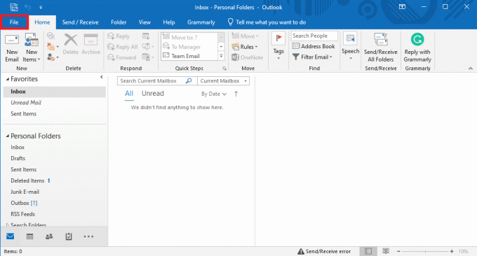 Öffnen Sie Outlook und navigieren Sie zu Datei