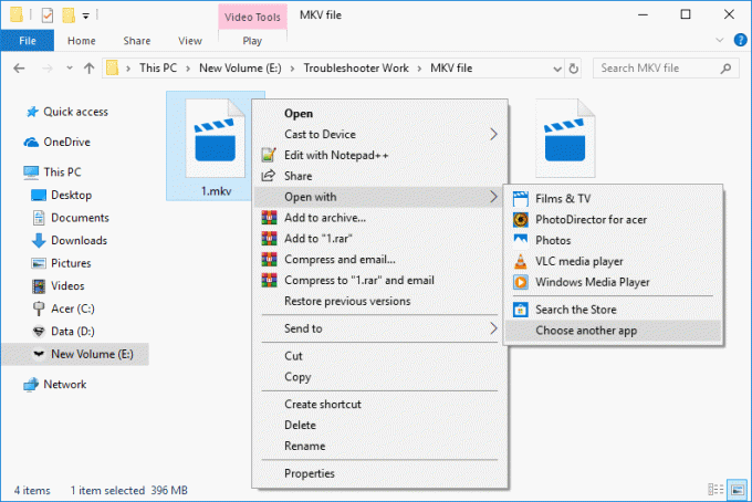 Høyreklikk på MKV-filen, velg Åpne med og klikk deretter Velg en annen app 